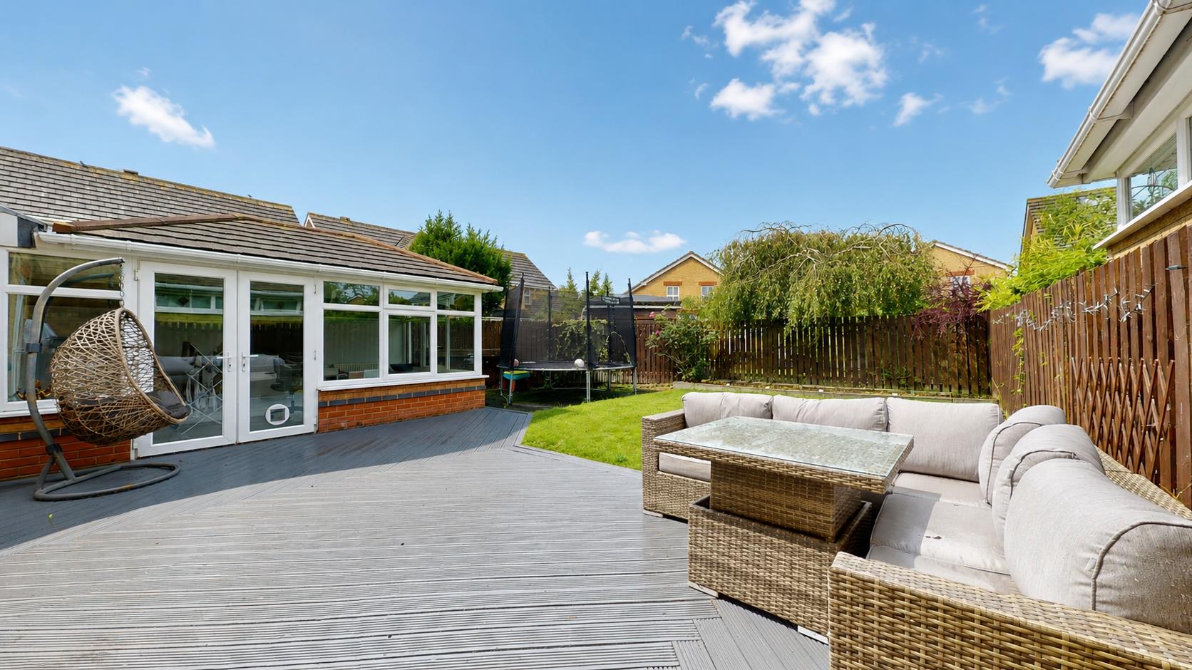 4 bed property in Leary Crescent, Newport Pagnell